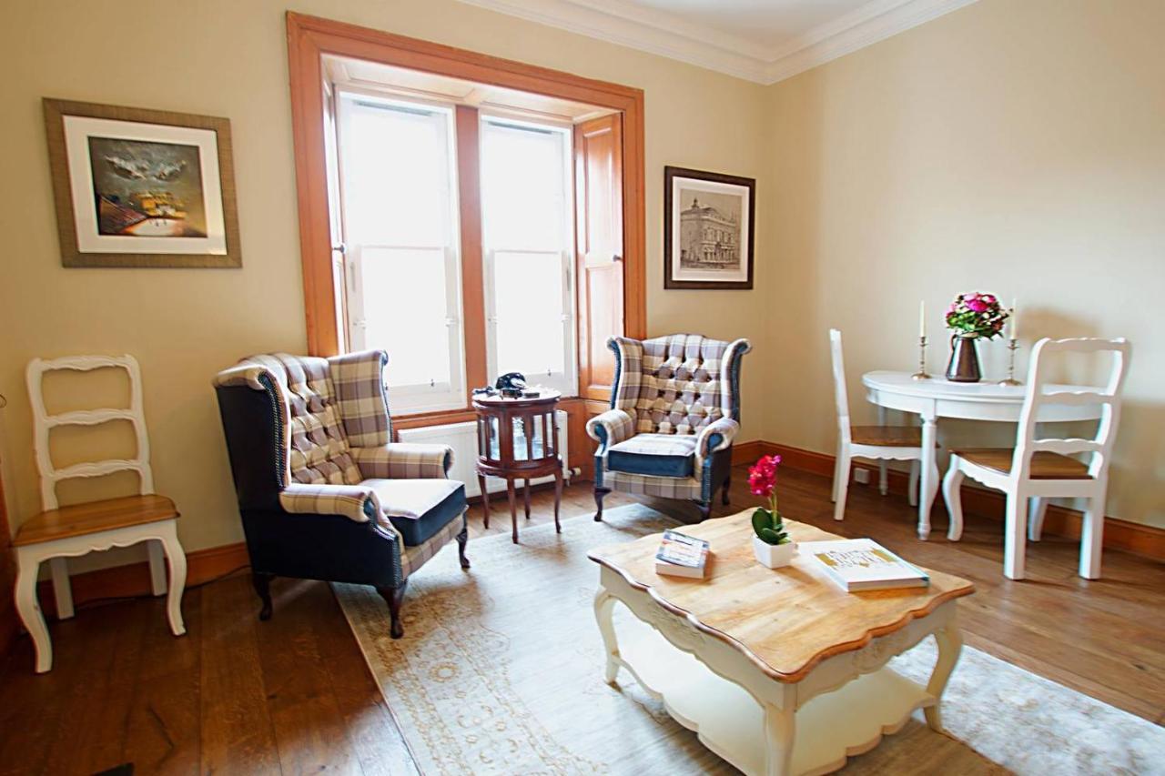 Joivy Classic Apt With Castle Views In Old Town Edimburgo Exterior foto