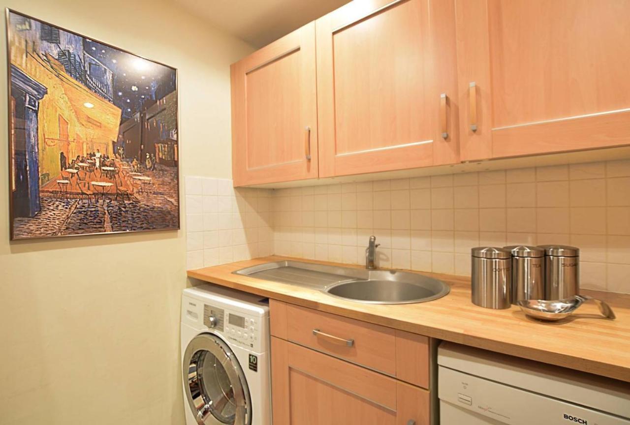 Joivy Classic Apt With Castle Views In Old Town Edimburgo Exterior foto